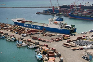 Images Dated 7th May 2005: Europe, Italy, Campania (Amalfi Coast), Salerno: Commercial Port