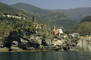 Images Dated 27th June 2007: Europe, Italy, Liguria region, Cinque Terre, Vernazza. UNESCO World Heritage Site