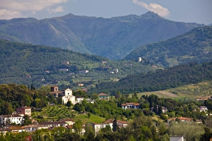 Images Dated 23rd May 2010: Europe; Italy; Lucca; Lucca and the surrounding hillsides