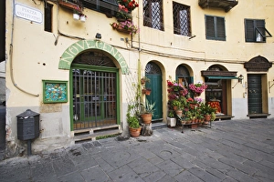 Images Dated 17th May 2006: Europe, Italy, Lucca. View of Piazza Anfiteatro. Credit as: Dennis Flaherty / Jaynes