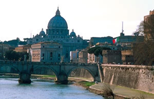 Images Dated 6th December 2005: Europe, Italy, Rome. St. Peters Basilica looms over the Tiber River