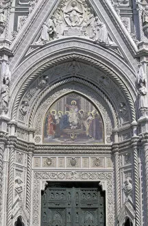 Images Dated 16th June 2004: Europe, Italy, Tuscany, Florence Piazza del Duomo; detail of Duomo