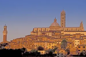 Images Dated 4th November 2011: Europe, Italy, Tuscany, Siena. 13th century Duomo & Palazzo Pubblico. Sunset