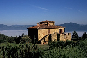 Images Dated 9th February 2006: Europe, Italy, Umbria, near Umbertide, Casa Cielo, villa