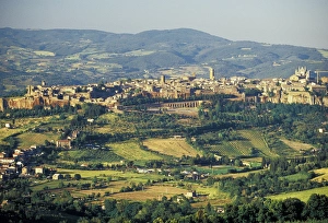 Europe, Italy, Umbria, Orvieto. Late afternoon light on Umbrian hill town
