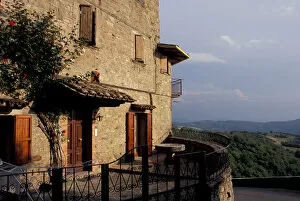Images Dated 9th February 2006: Europe, Italy, Umbria, Preggio, house on a hilltop