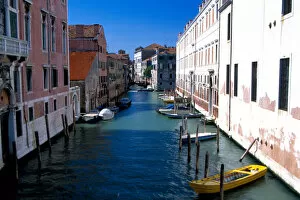 Images Dated 17th March 2005: Europe, Italy, Venice. Canal in Venice
