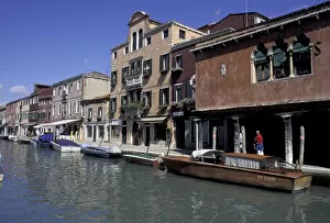 Images Dated 16th June 2004: Europe, Italy, Venice Canal view