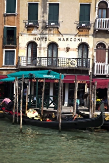 Images Dated 28th May 2010: Europe; Italy; Venice; Gondola Stop Along the Grand Canal