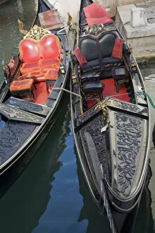 Images Dated 31st October 2007: Europe Italy Venice Gondolas 2