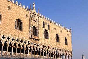 Images Dated 10th April 2006: Europe, Italy, Venice. Palazzo Ducale