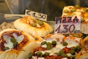 Images Dated 22nd August 2008: Europe, Italy, Venice. Pizza slices for sale seen through a store window. Credit as