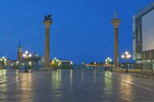 Images Dated 23rd May 2011: Europe, Italy, Venice, St. Marks Square (Piazza San Marco) at Dawn