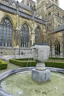 Images Dated 4th April 2008: Europe, Limburg, Mstricht, Netherlands, St. Servatius Basilica, interior courtyard
