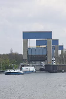 Images Dated 8th April 2008: Europe, Netherlands, Gelderland, Weurt near Nijmegen, Weurt Locks on the Mswaal canal