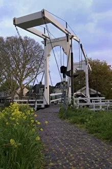 Images Dated 28th April 2004: Europe, Netherlands, Holland, Schroonhoven, Small draw bridge over a canal in contryside
