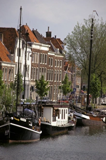 Images Dated 1st December 2005: Europe, Netherlands, Middleburg. Canal