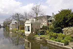 Images Dated 14th April 2008: Europe, Netherlands, North Holland, Edam, Homes along canal