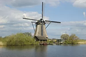 Images Dated 15th April 2008: Europe, Netherlands, South Holland, Kinderdijk, Windmill