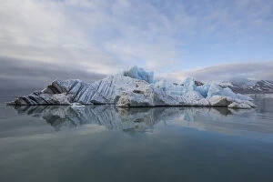 Europe, Norway, Svalbard. Drifting ice from Monaco Glacier