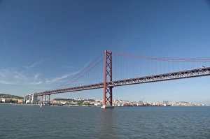 Europe, Portugal, Lisbon (aka Lisboa). Ponte 25 do Abril bridge over the Tejo River
