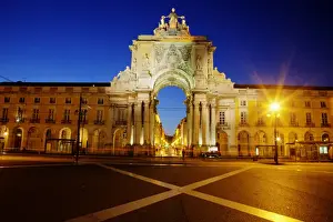 Images Dated 28th June 2011: Europe; Portugal; Lisbon; Rua Augusta; Square surrounded by Government Buildings, Commerce