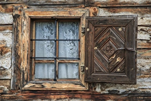 Romania Gallery: Europe, Romania, Bucovina, Campulung Moldovenesc, local shepherd and craftsman s