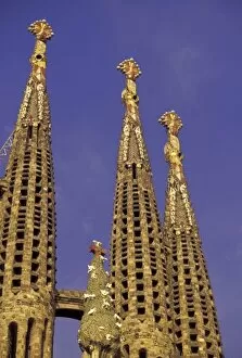Images Dated 7th June 2004: Europe, Spain, Barcelona Sagrada Familia Cathedral (Antonio Gaudi), morning