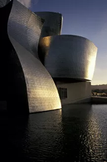 Images Dated 27th October 2003: Europe, Spain, Bilbao Guggenheim Museum on the shore of the Nervion River. Designed by Frank O