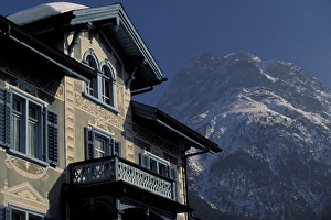 Images Dated 5th October 2004: Europe, Switzerland, Graubunden, Scuol. Winter scene of Sgrafitto-ed (Painted) building