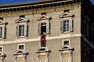 Images Dated 10th April 2006: Europe, Vatican City (Holy See). Pope John Paul II during the traditional Angelus