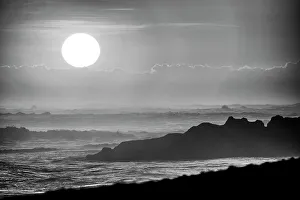 Images Dated 28th December 2022: Each evening the incredible motion of the Indian Ocean becomes a tourist mecca on the beaches of Bali