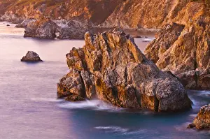 Images Dated 29th November 2010: Evening light on the Big Sur coast, Julia Pfeiffer Burns State Park, California USA