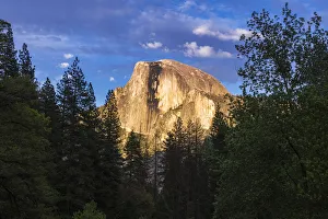 Images Dated 8th May 2018: Evening light on Half Dome, Yosemite National Park, California, USA
