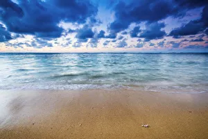 Images Dated 24th October 2015: Evening light over the Pacific from Tunnels Beach, Kauai, Hawaii, USA
