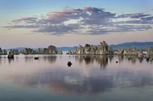 Images Dated 12th June 2007: Evening light over Tufa formations on Mono Lake, Mono Basin, INYO National Forest
