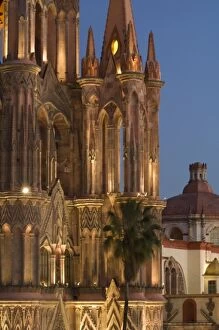 Images Dated 9th November 2007: Evening view of San Miguel de Allende, State of Guanajuato, Mexico