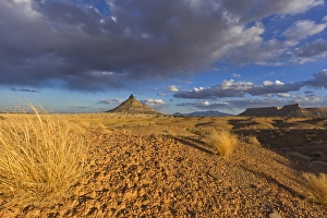 Images Dated 17th April 2012: Factory Butte and North Caineville Mesa in the Upper Blue Hills near Hanksville, Utah