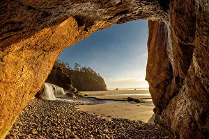 Images Dated 31st July 2023: Fall Creek Waterfall from Cave at Hug Point near Cannon Beach, Oregon, USA