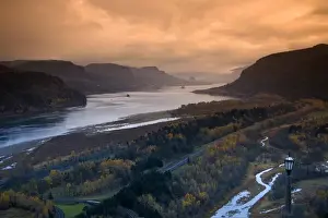 Images Dated 28th November 2009: A fall day on the Columbia River Gorge in the Pacific Northwest east of Portland