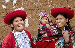 Images Dated 2027: Family with baby in traditional dress in Cusco Cuzco Peru South America (MR)