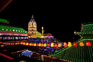 Images Dated 25th January 2012: The fantastic lighting of Kek Lok Si Temple in Penang, Malaysia