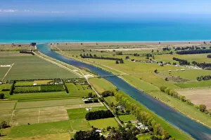 Images Dated 29th September 2005: Farmland and Wairau Diversion, Cloudy Bay, Marlborough, South Island, New Zealand