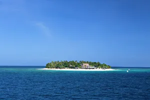 Micah Wright Prints: Fiji. Boats head towards Beachcomber Island