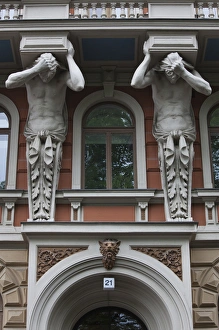 Images Dated 11th June 2010: Finland, Helsinki, art nouveau building statues, Etela Notknokatu Street