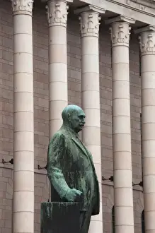 Leadership Prints: Finland, Helsinki, Finnish Parliament and staue of Pehr Evind Svinhufvud, third Finnish