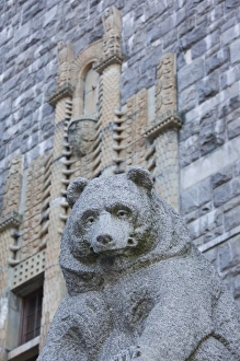Images Dated 10th June 2010: Finland, Helsinki, Kansallimuseo, National Museum of Finland, bear statue