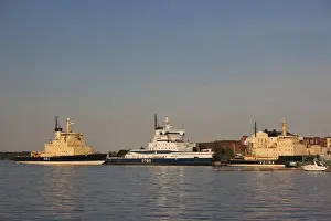 Images Dated 10th June 2010: Finland, Helsinki, Katajanokka Island marina and Icebreaker Fleet, dusk