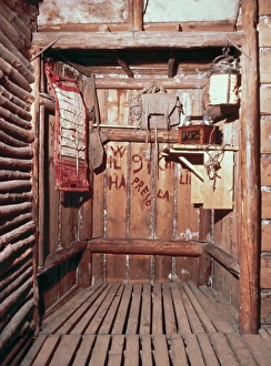 Phone Prints: FIRST WORLD WAR (1914-1918). Telephone set in a trench. (France, 1915)