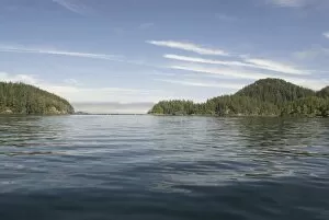 Images Dated 20th August 2006: Fish Farm off Islet, Queen Charlotte Strait, British Columbia, Canada, August 2006